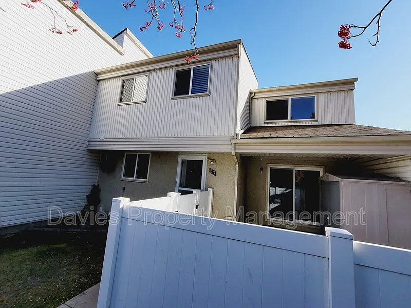 20 Woodvale Vlg NW — Photo 3