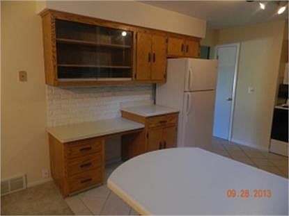 4th image of 240 Crestwood Dr