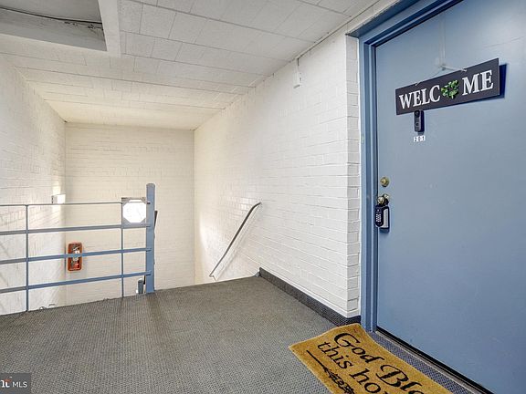 3rd image of 5913 Mayflower Ct APT 201