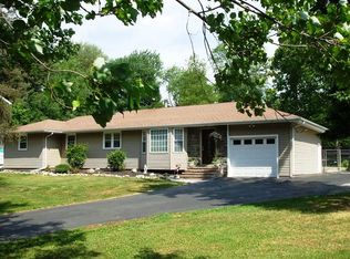 9 Woodridge Rd, Wynantskill, NY 12198