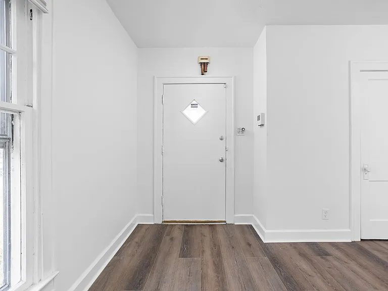 1254 W 32nd St — Photo 25