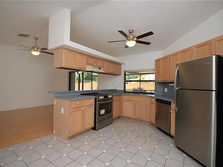 224 Erie Dr — Photo 4