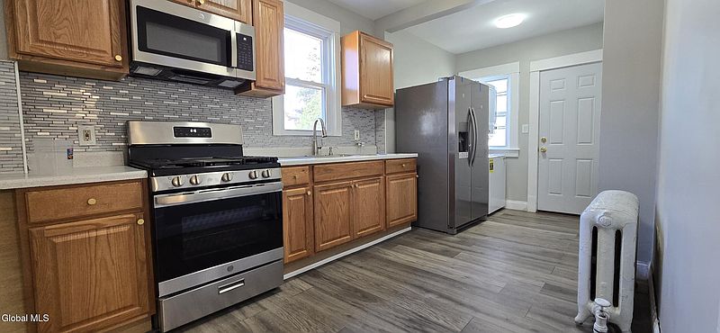 4th image of 23 Albion Avenue