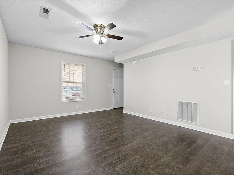 Executive Avenue-249 (x4) — Photo 6