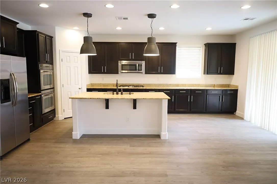 5 bed, 4.0 bath, 3365 sqft, $3,950 — Photo 4