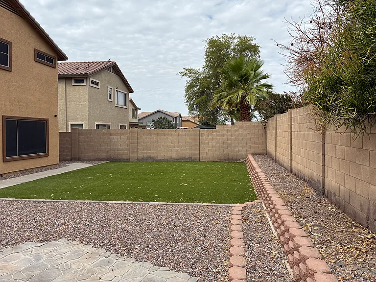 25550 W Pioneer St — Photo 41