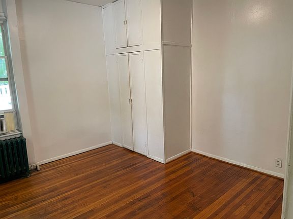 5th image of 142 S Aurora St APT 2