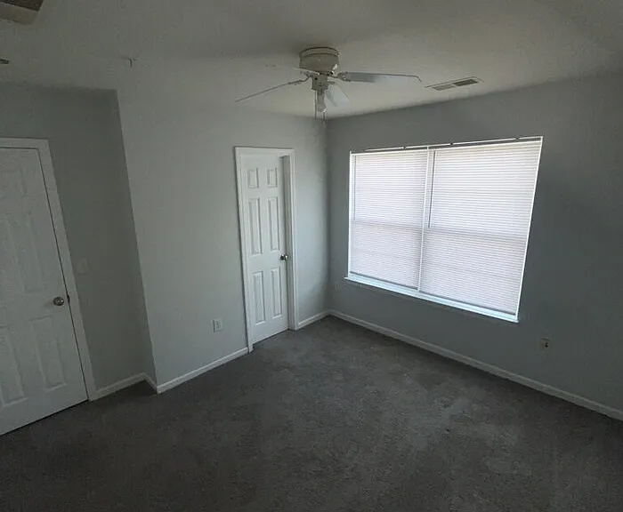 221 Campus Dr #4 — Photo 8