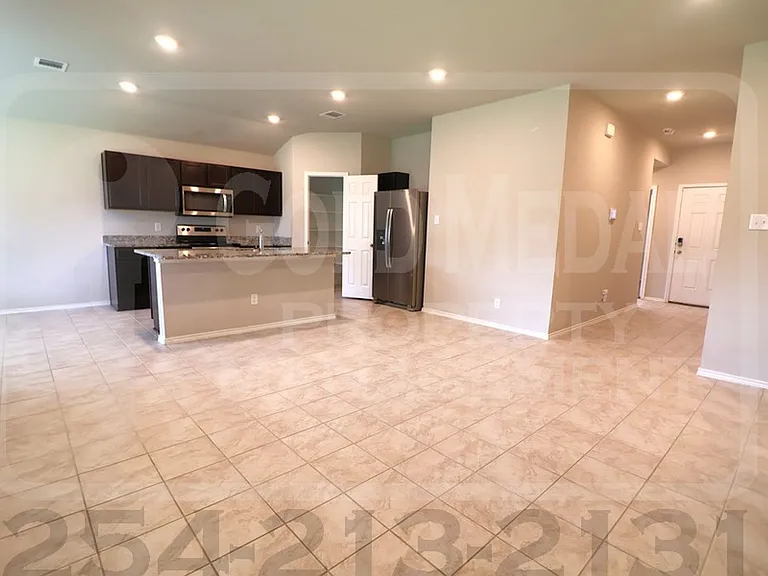 5004 Karen Green Dr — Photo 5