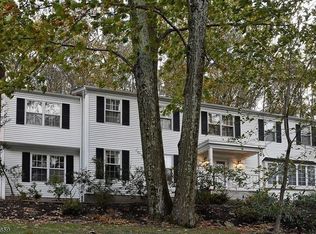 10 Deer Run Dr, Randolph, NJ 07869
