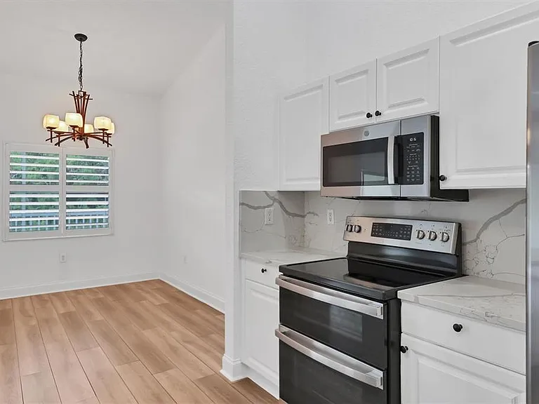 7269 Fountain Palm Cir — Photo 11