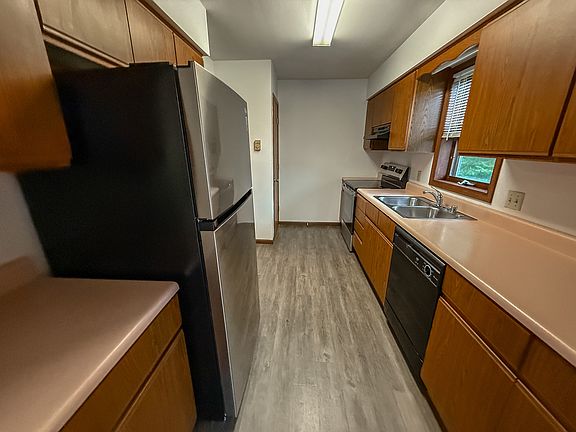 3rd image of 653 Galena Ct