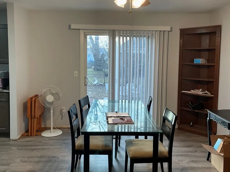 23829 Reynolds Ave — Photo 3