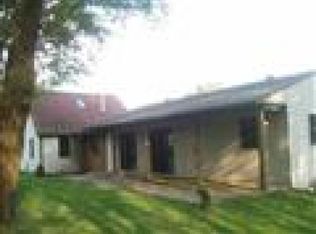 557 Hedge Rd, Compton, IL 61318
