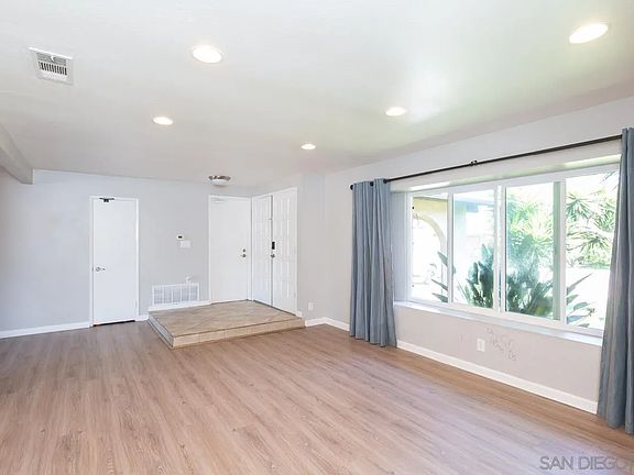 5th image of 548 Woods Dr