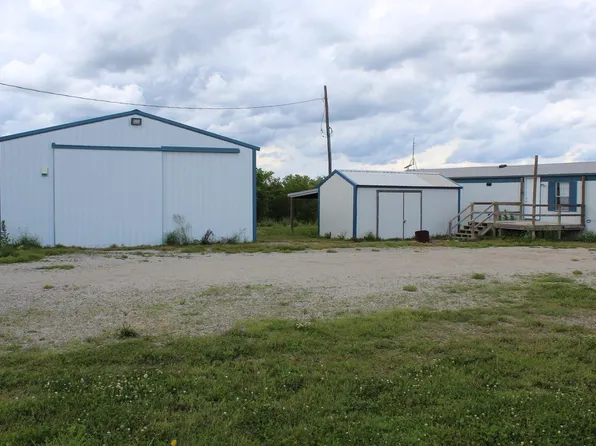 1065 Sand Creek Rd, Pomona, KS 66076