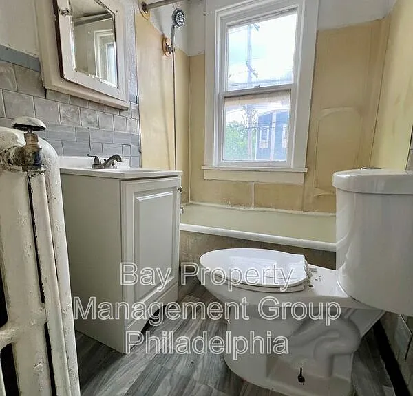 1001 Clifton Ave #2F — Photo 11