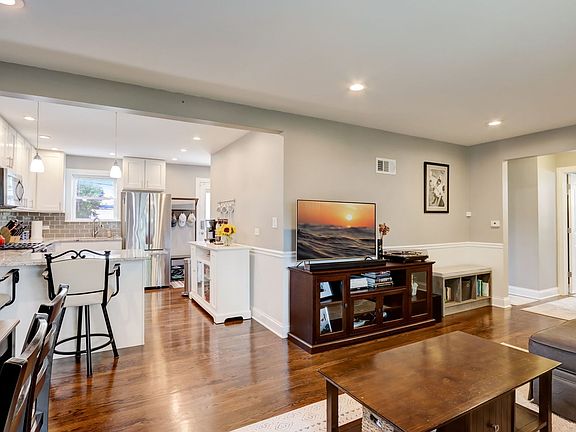 5th image of 3849 Dobson St
