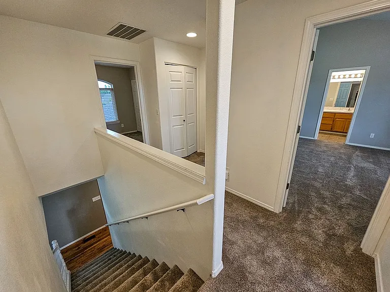 Stairs/hallway