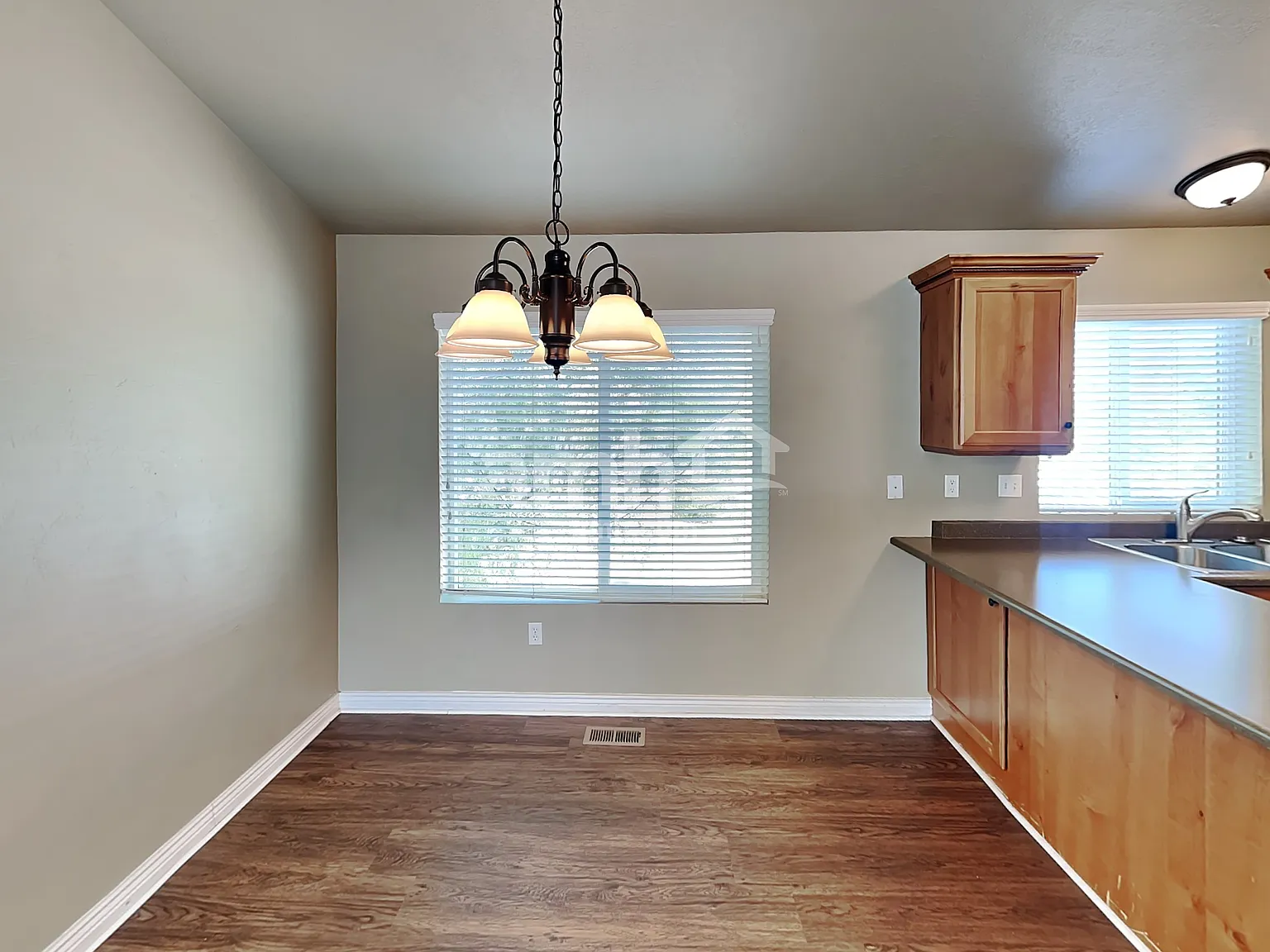 3 bed, 2.0 bath, 1604 sqft, $2,490 — Photo 4