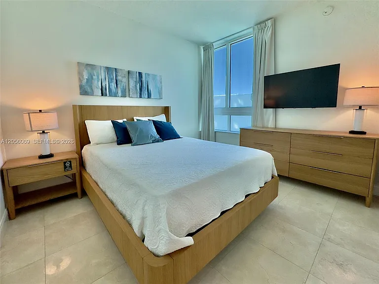 1900 N Bayshore Dr #4003 — Photo 2