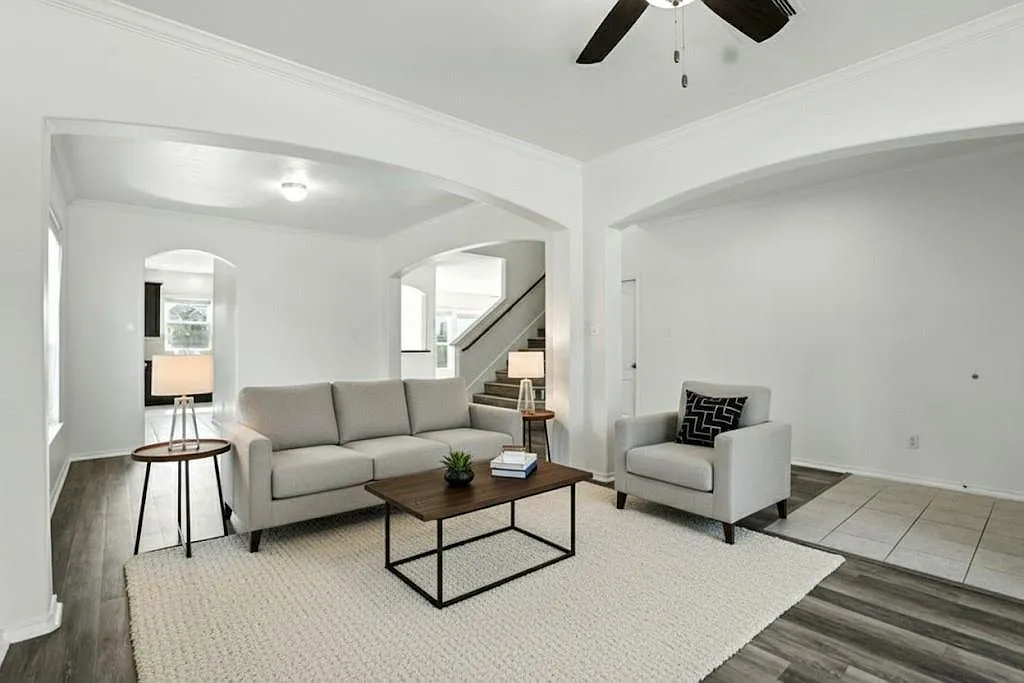 5 bed, 3.5 bath, 3104 sqft, $2,600 — Photo 2