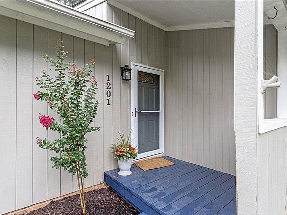 4th image of 1201 Gatehouse Dr