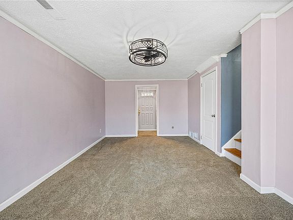 4th image of 40 Tradewind Dr