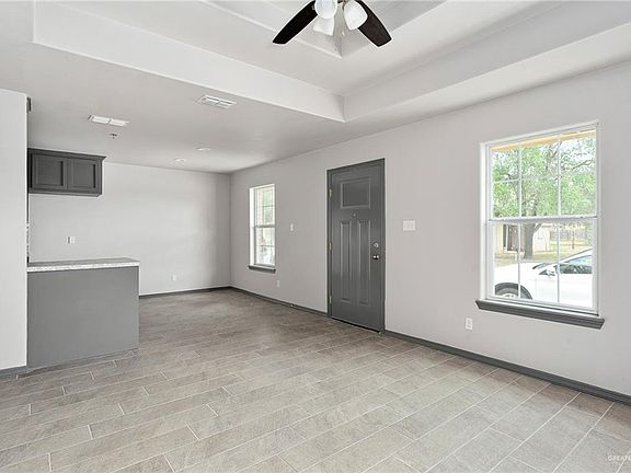 3rd image of 2400 W Hackberry Ave