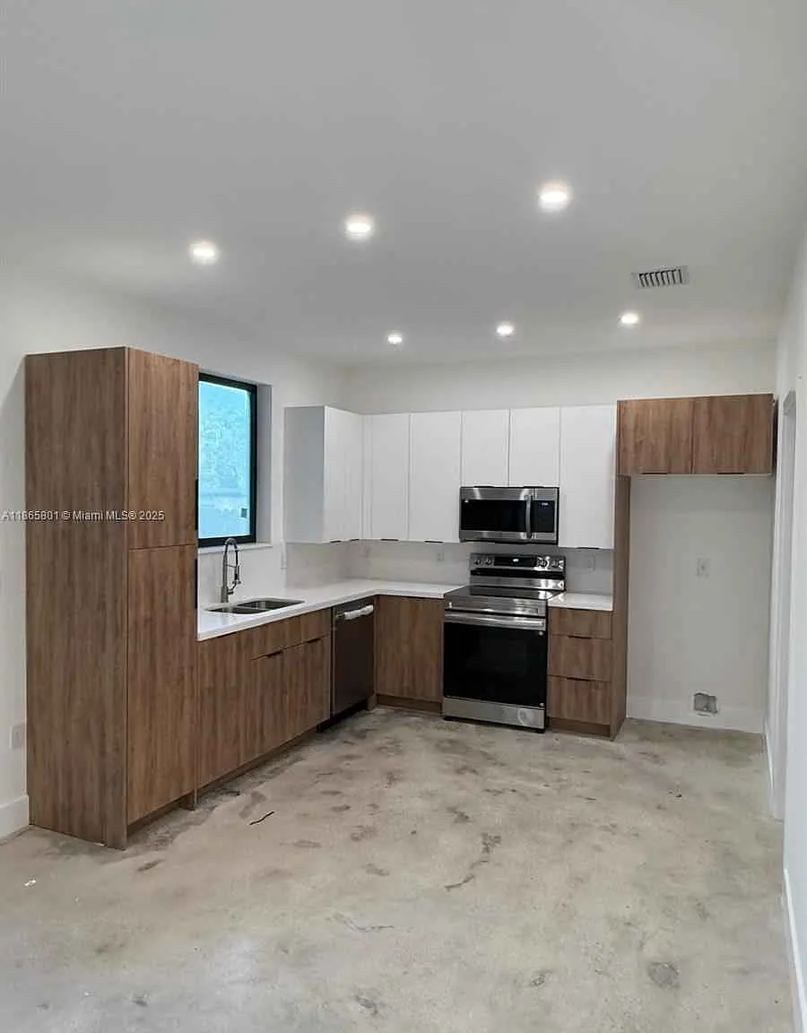 4 bed, 3.0 bath, 2223 sqft, $3,800 — Photo 4