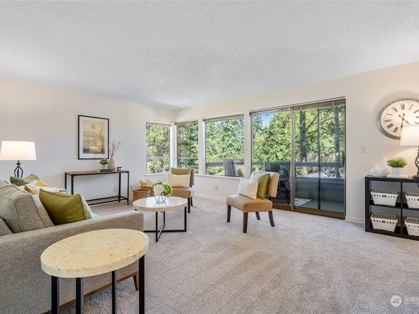 18904 8th Avenue NW #327, Shoreline, WA 98177