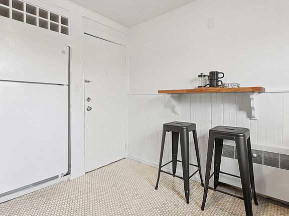 5th image of 3 Parkview Ln APT D