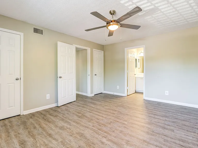 Stone Creek Apartments — Photo 48