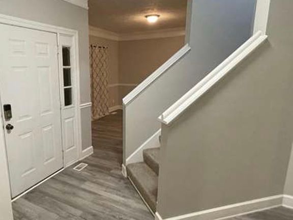 3rd image of 406 Royal Glen Blvd