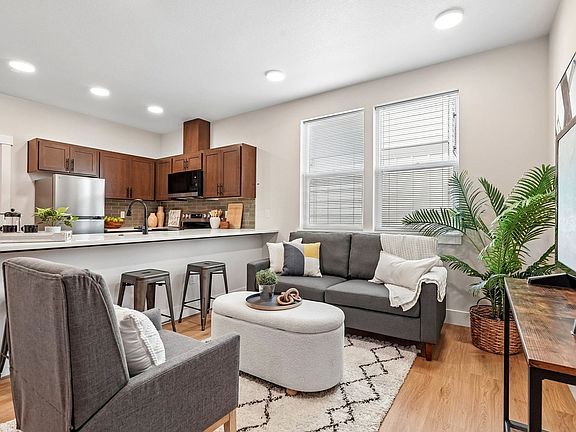 2nd image of 4381 NE Prescott St #308
