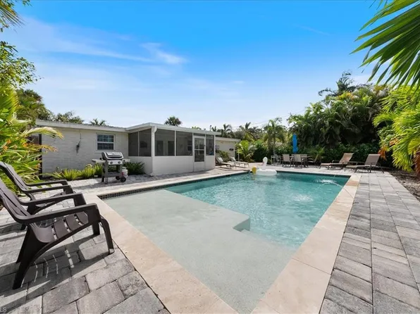 1280 Embassy LN, NAPLES, FL 34104