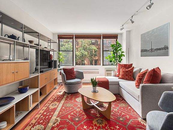 2nd image of 200 W 79th St APT 3M