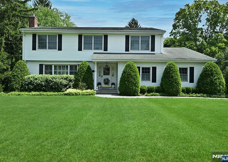 1st image of 250 Meadowbrook Road