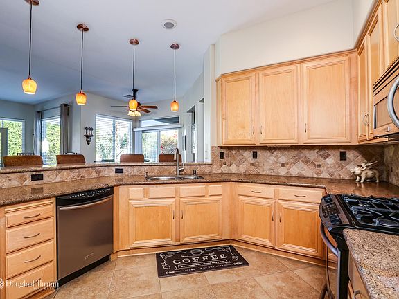 3rd image of 77572 Marlowe Ct