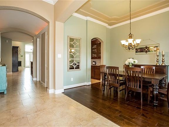 2nd image of 31 Tioga Pl