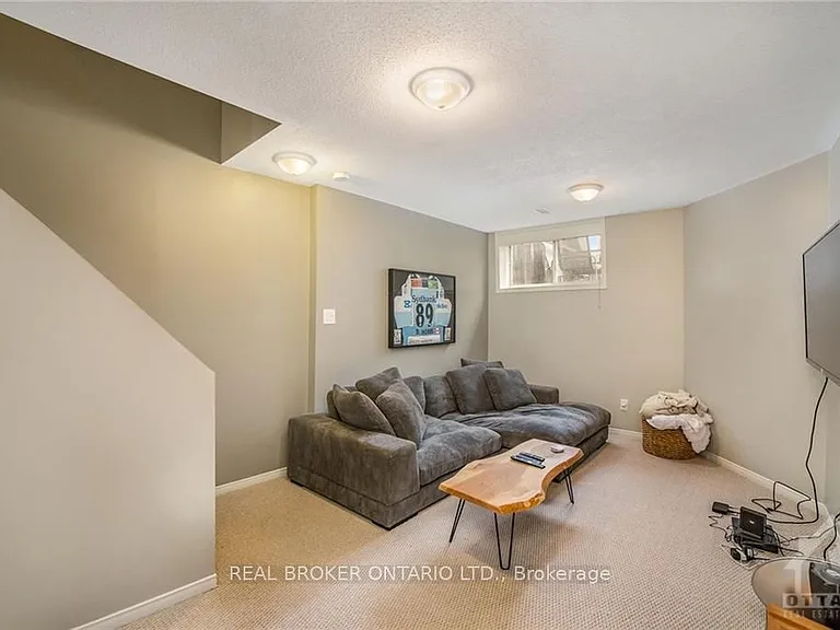 222 Meadowbreeze Dr — Photo 20