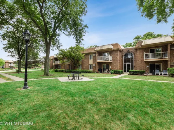 2406 N Kennicott Dr APT 1D, Arlington Heights, IL 60004