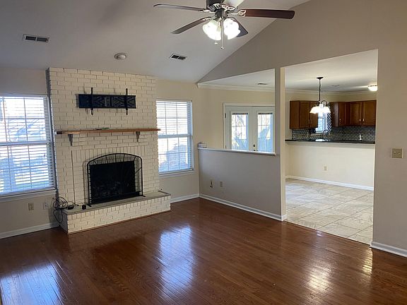 3rd image of 2105 Saratoga Dr