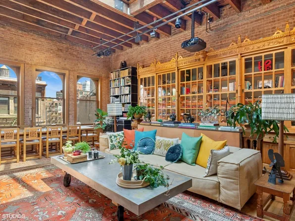 21 Bond Street TOP FLOOR image 3 of 20