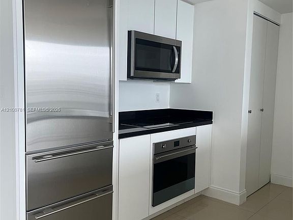 4th image of 92 SW 3rd St APT 5102