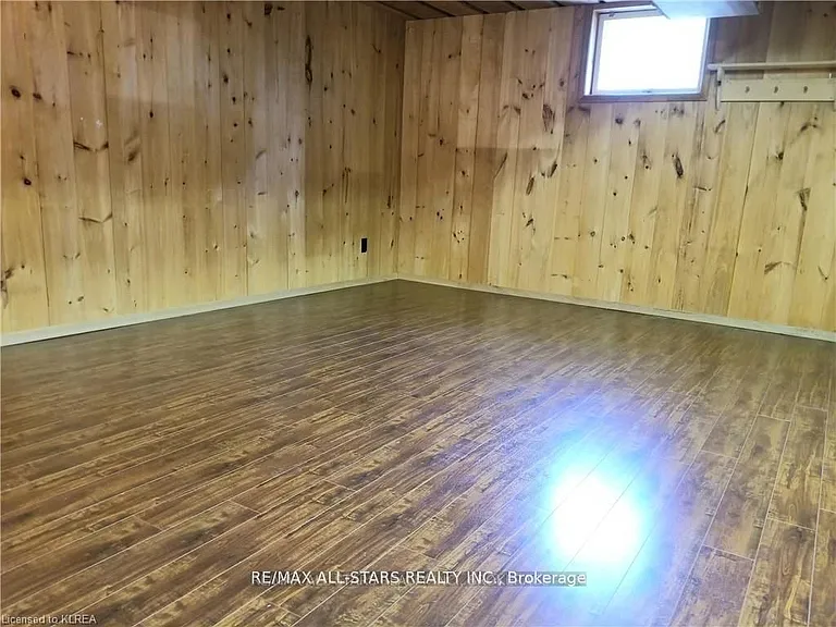 11 Roselyn Ct — Photo 16