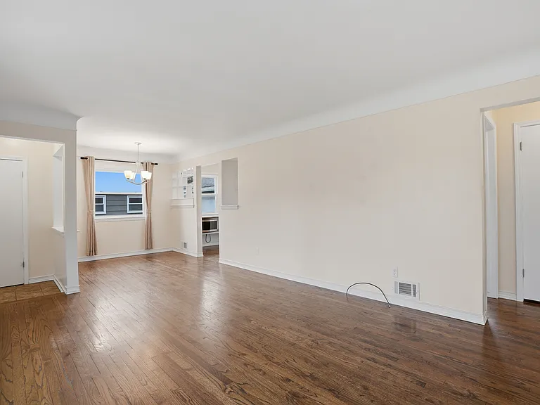 831 Loyola Dr — Photo 17