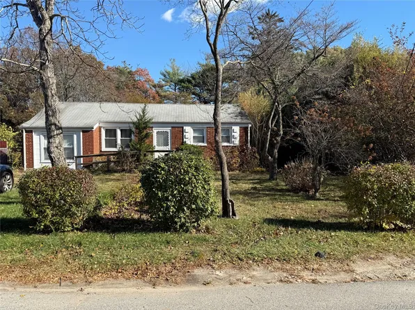 1663 N Thompson Drive, Bay Shore, NY 11706