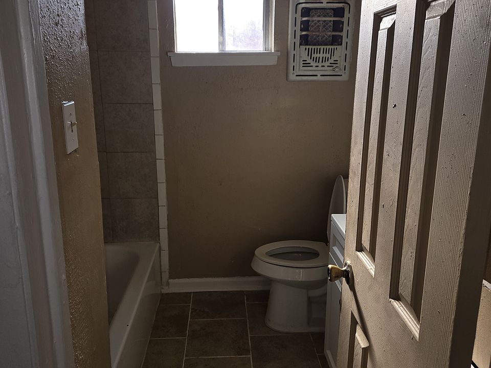 1st image of 5811 Wipprecht St #6