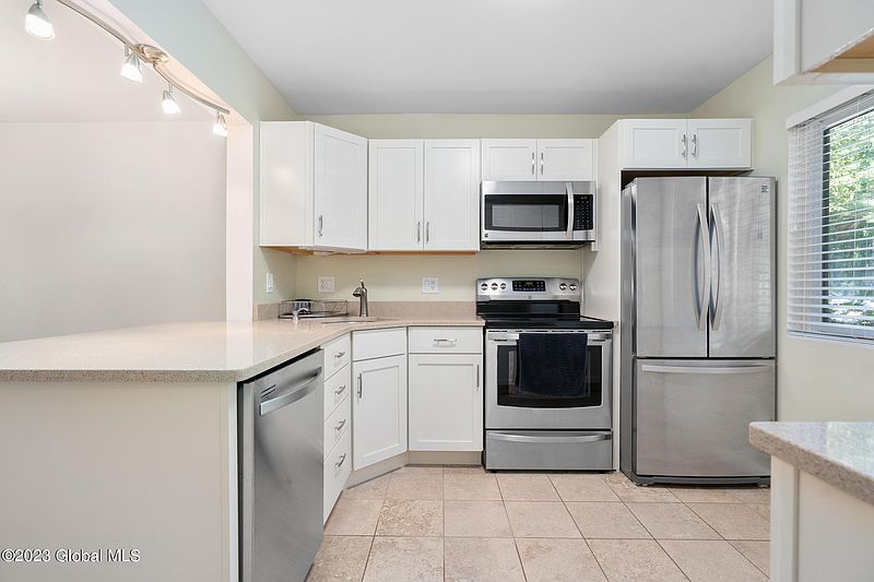 5th image of 100 Ridgewood Terrace